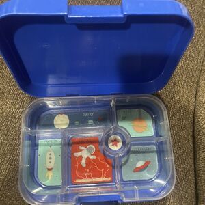 Yumbox Original Kids Bento Lunch Box 6 Compartment Surf Blue Space Rocket Tray